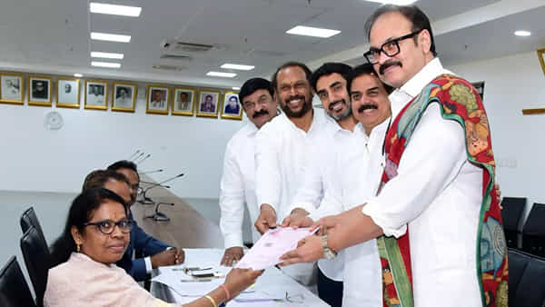 AP News: ఏపీలోని 5 ఎమ్మెల్సీ స్థానాల్లో ఒకదానిపై క్లారిటీ.. మిగిలిన నాలుగు స్థానాల్లో పోటీ చేసేదెవరు?