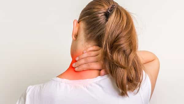 Neck Pain Relief: ఇలా చేసి చూడండి.. చిటికలో మెడ నొప్పి మాయం..!