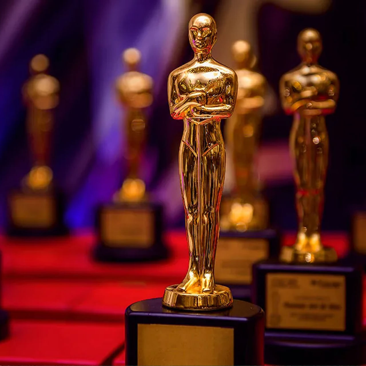 లాస్ ఏంజెల్స్లోని డాల్బీ థియేటర్లో 97వ ఆస్కార్ పురస్కారాల ప్రధానోత్సవం ఘనంగా జరిగింది. ఈ ప్రతిష్టాత్మక ఈవెంట్కు ప్రముఖ నటుడు, నిర్మాత కానన్ ఓబ్రియాన్ హోస్ట్గా వ్యవహరించారు.