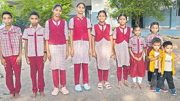 Telangana: ఆ ఊరు కవలలకు నిలయం.. వైద్యులకూ అంతుబట్టని కారణం