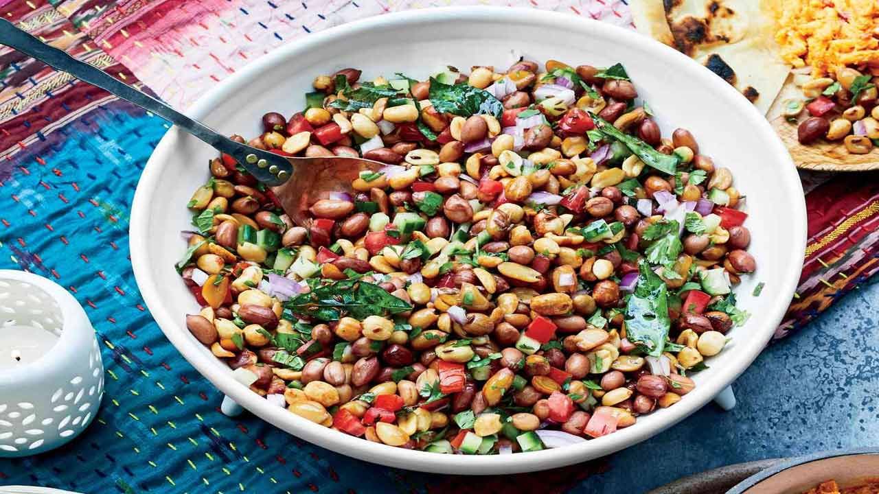 పల్లీలల్లో విటమిన్ ఈ పుష్కలంగా లభిస్తుంది. దీన్ని వల్ల మెదడు చురుగ్గా ఆరోగ్యంగా ఉంటుంది. కాబట్టి చిన్నపిల్లలు, పెద్దలు పల్లీలను తినడం వల్ల మెదడును చురుగ్గా ఉంటుంది. గర్భిణులు నిత్యం పల్లీలు తీసుకుంటే అవసరమైన పోషకాలు అందుతాయని వైద్యులు చెబుతున్నారు. కాబట్టి పల్లీలను ఆహారంలో భాగం చేసుకోండి. 