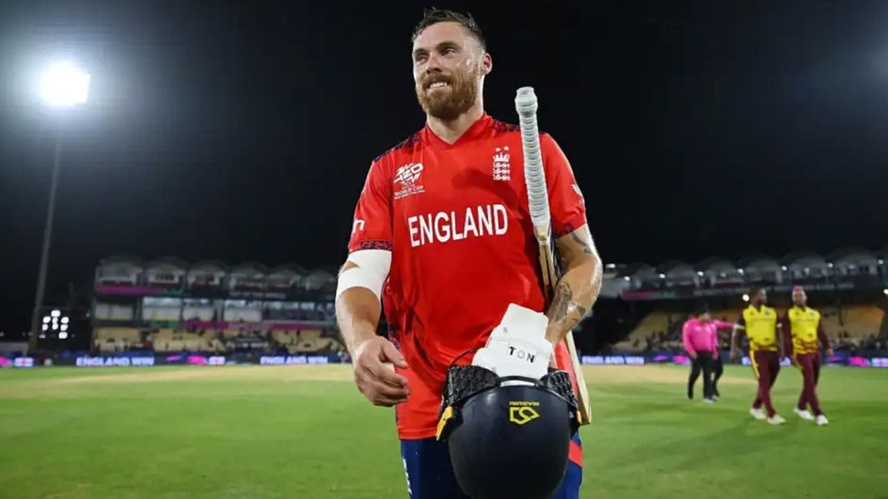 1. ఫిల్ సాల్ట్‌: ఒక వికెట్ కీపర్ బ్యాట్స్‌మన్ స్థానంలో, మరొక వికెట్ కీపర్ బ్యాట్స్‌మన్ ఫిల్ సాల్ట్‌ను కూడా కెప్టెన్‌గా నియమించవచ్చు. సాల్ట్ ఇంగ్లాండ్ తరపున ఆడటమే కాకుండా ఐపీఎల్ సహా టీ20 లీగ్‌లలో అనేక మ్యాచ్‌లు ఆడాడు. ఇటువంటి పరిస్థితిలో, అతనికి అనుభవానికి కొరత లేదు. వికెట్ కీపర్ కావడంతో, అతను వికెట్ల వెనుక నుంచి ఆటను బాగా నియంత్రించగలడు. ఇటువంటి పరిస్థితిలో, అతను ఇంగ్లాండ్ కెప్టెన్సీకి గొప్ప ఎంపిక కావొచ్చు.