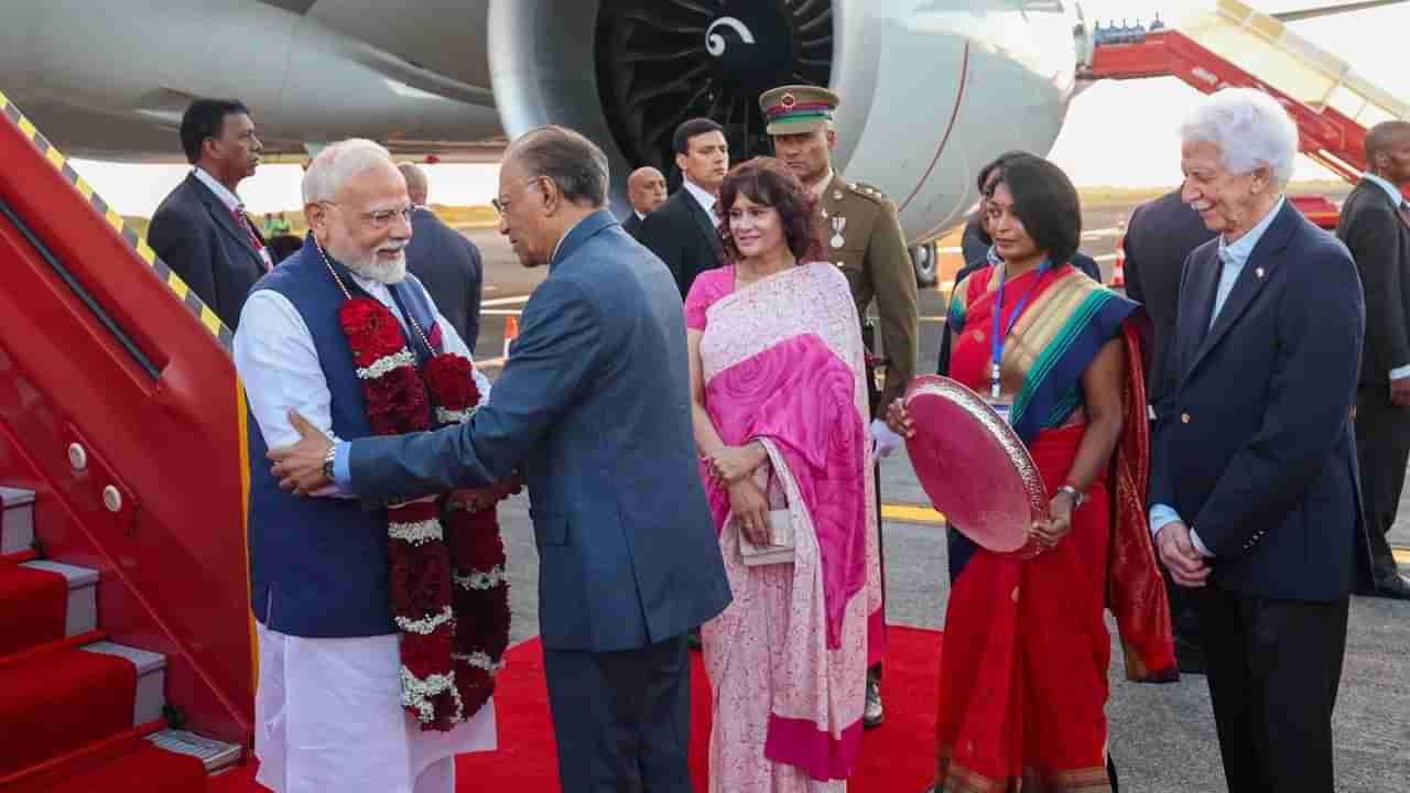 PM Modi Mauritius Visit: రెండు రోజుల పర్యటనకు మారిషస్ చేరుకున్న ప్రధాని మోదీ..!