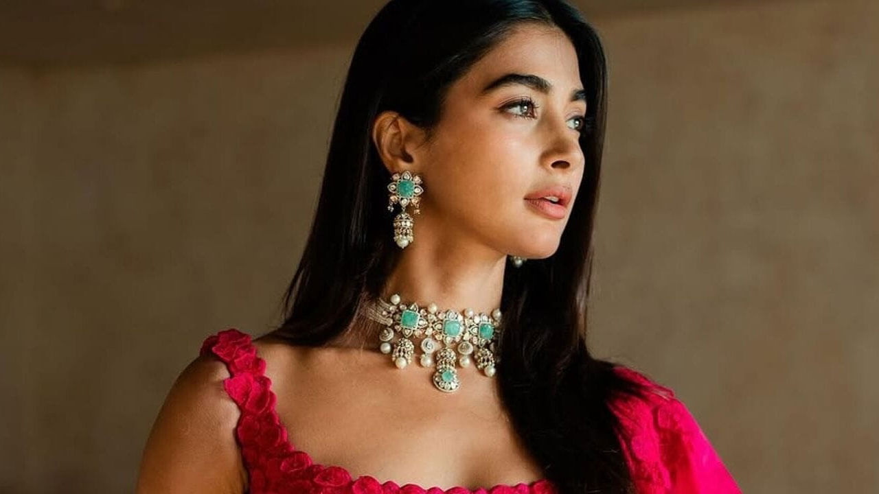 ఇక ప్రస్తుతం పూజా హెగ్దే తమిళంలో రెట్రో, జయనాయగన్, కాంచన 4 వంటి చిత్రాల్లో నటిస్తుంది. అలాగే బాలీవుడ్ లో హైజవానీ తో ఇష్క్ హోనా హై మూవీలో కూడా లైనప్ లో ఉంది.