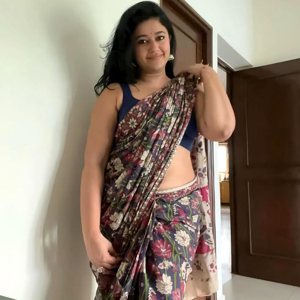 పూనమ్ బజ్వా తెలుగు, తమిళ, మలయాళం , కన్నడ చిత్రాలలో నటించి ప్రేక్షకులను మెప్పించింది. ఆమె 1985 ఏప్రిల్ 5న ముంబైలోని ఒక పంజాబీ కుటుంబంలో జన్మించింది. ఆమె తండ్రి అమర్జిత్ సింగ్ ఒక నౌకాదళ అధికారి, తల్లి దీపికా సింగ్ గృహిణి.