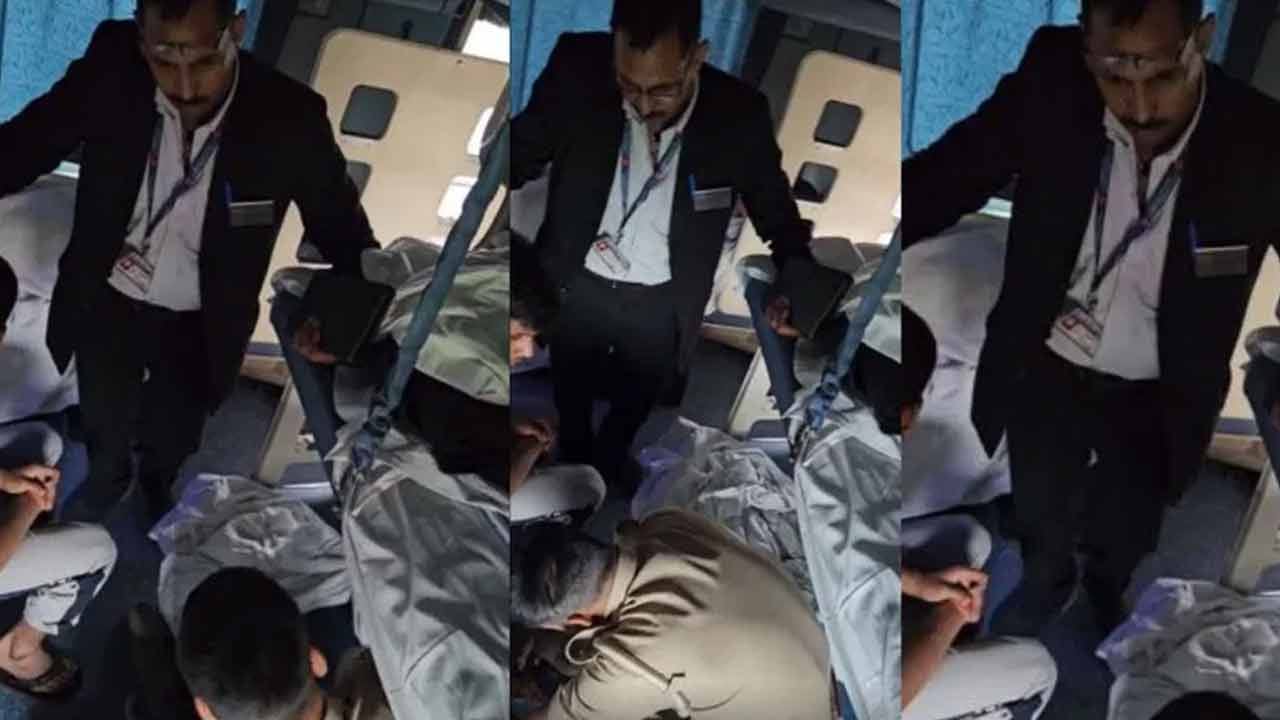 Watch: టికెట్ లేకుండా ఏసీ కోచ్లో ప్రయాణించిన పోలీస్ ఆఫీసర్.. గట్టిగానే వార్నింగ్ ఇచ్చిన టీటీఈ.. వీడియో వైరల్