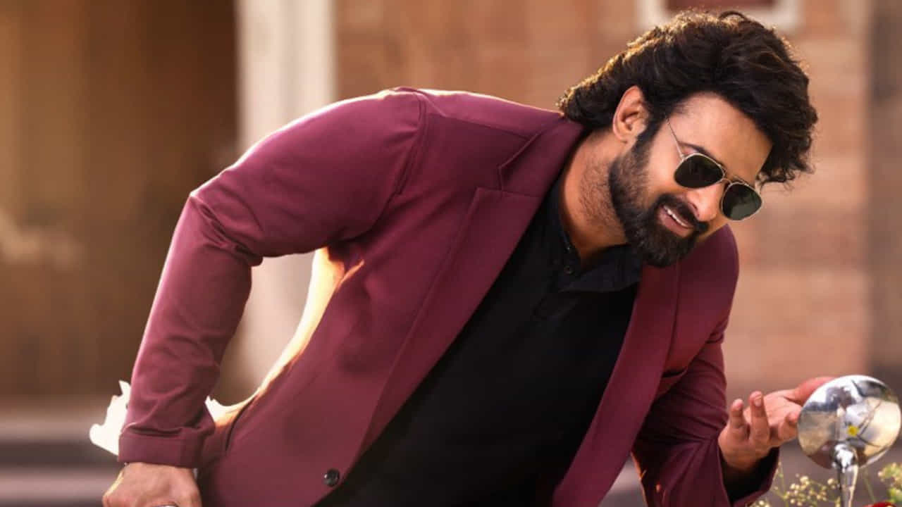 తదుపరి తన పాన్-ఇండియా స్టార్డమ్ను విస్తరించడానికి ది రాజా సాబ్, #ప్రభాస్హను సినిమాలు చిత్రీకరణలో ఉండగా.. సాలార్: పార్ట్ 2 – శౌర్యాంగ పర్వం, స్పిరిట్, కల్కి 2898 AD సీక్వెల్ డార్లింగ్ లైనప్లో పెట్టారు. వీటితో పాటు హోంబేలె ఫిల్మ్స్ సంస్థలో మరో 3 సినిమాలు, పృథ్వీరాజ్ సుకుమారన్ దర్శకత్వంలో ఓ సినిమా, ప్రశాంత్ వర్మతో ఓ మూవీ కూడా చేయనున్నారు. అలాగే లోకి యూనివర్స్ లో ఓ సినిమా ఉన్నట్టు ప్రచారం. మంచు విష్ణు కన్నప్పలో రుద్రా అనే ఓ అదితి పాత్రలో నటిస్తున్నారు. దీనికోసం డార్లింగ్ ఎలాంటి రెమ్యూనిరేషన్ తీసుకోలేదు.
