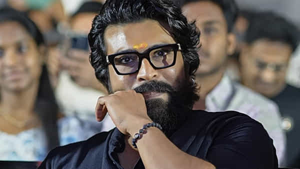 Ram Charan: క్రికెటర్గా మారి మైదానంలో సందడి చేస్తున్న రామ్ చరణ్.. అభిమానులకు కనుల విందు..