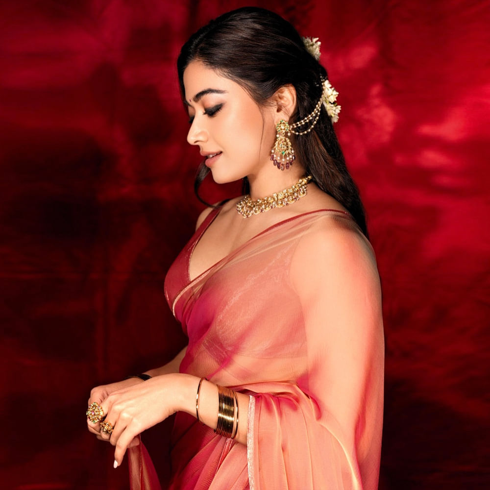 బాలీవుడ్‌లో అత్యధిక 500 కోట్ల సినిమాల రికార్డ్ ఇన్నాళ్లూ దీపిక పదుకొనే దగ్గరే ఉంది. 2023లో ఈమె నటించిన పఠాన్, జవాన్ సినిమాలు కేవలం హిందీలోనే 500 కోట్లకు పైగా వసూలు చేసాయి. 