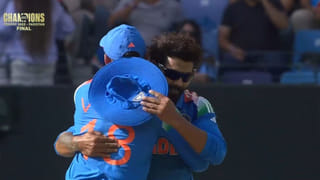 Video: ఇదేందయ్యా ఫిలిప్స్.. ఒంటి చేత్తో గాల్లోకి ఎగిరి కళ్లు చెదిరే క్యాచ్.. ఛాంపియన్స్ ట్రోఫీ హిస్టరీలోనే బెస్ట్