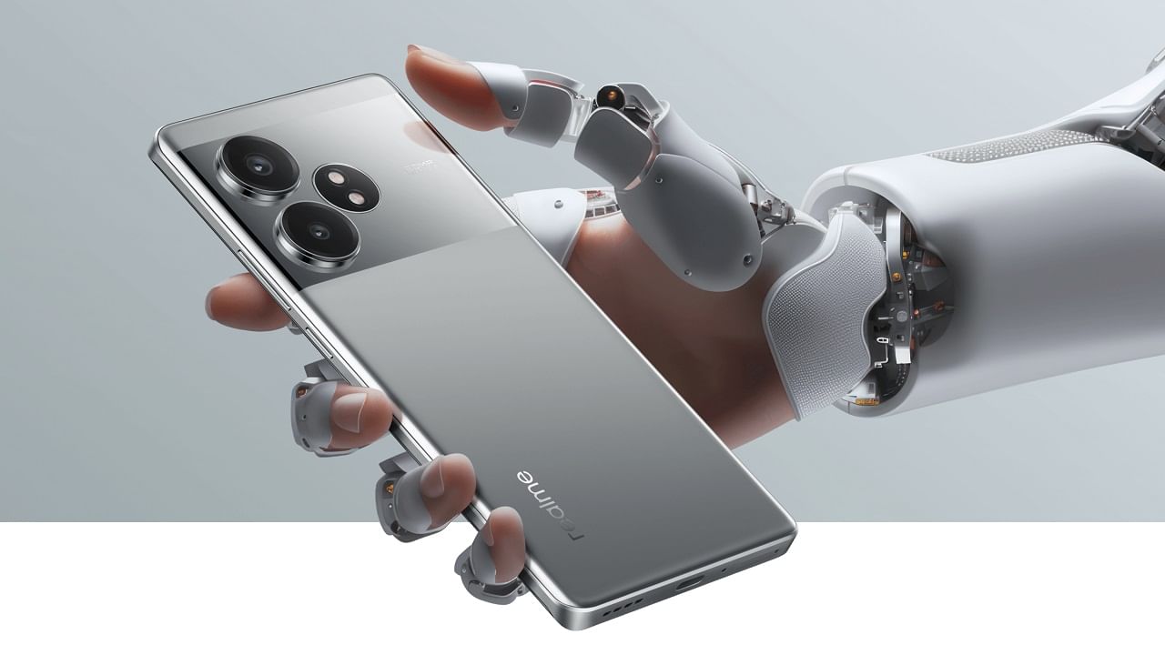 రియల్ మీ జీటీ 6టీ ఫోన్ రూ. 27,999కు కొనుగోలు చేయడానికి అందుబాటులో ఉంటుంది. ఈ ఫోన్ స్నాప్‌డ్రాగన్ 7ప్లస్ జెన్ 3 చిప్‌సెట్ ద్వారా శక్తిని పొందుతుంది. అలాగే ఇన్‌బిల్ట్ 5,500 ఎంఏహెచ్ బ్యాటరీను కేవలం 32 నిమిషాల్లో పూర్తిగా ఛార్జ్ చేసేలా 120 వాట్స్ ఫాస్ట్ ఛార్జింగ్ మద్దతును పొందుతుంది. జీటీ 6టీ 6.78 అంగుళాల 8టీ ఎమోఎల్ఈడీ ప్యానెల్‌తో వస్తుంది. 50 ఎంపీ ప్రైమరీ కెమెరా, 32 ఎంపీ ఫ్రంట్ కెమెరాతో వస్తుంది. 