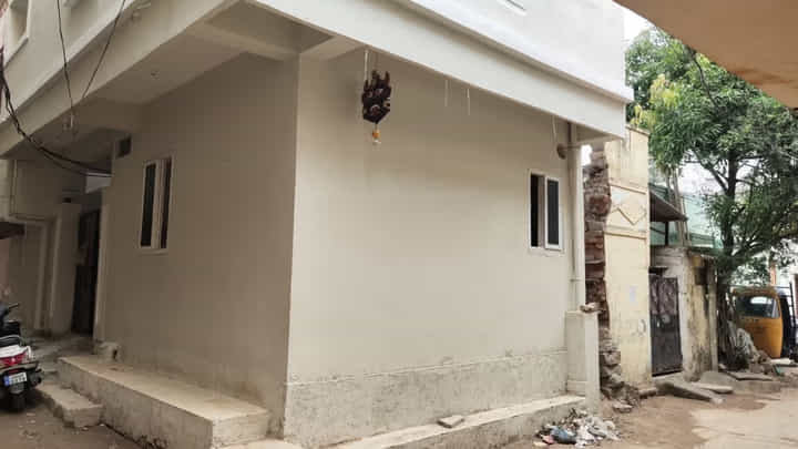 Hyderabad: తెల్లారి ఇంటికి తిరిగొచ్చిన వ్యక్తికి ఊహించని షాక్.. కనిపించింది చూడగా Hyderabad: తెల్లారి ఇంటికి తిరిగొచ్చిన వ్యక్తికి ఊహించని షాక్.. కనిపించింది చూడగా