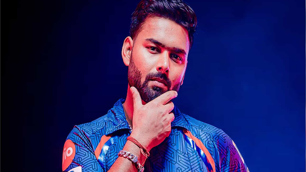 ఇటువంటి పరిస్థితిలో, ఈ సీజన్ అంతటా రిషబ్ పంత్ ప్రదర్శనపై నిఘా ఉంచడం చాలా ముఖ్యం. అత్యంత ఖరీదైన ఆటగాడిగా అతని మొదటి ఆట చెత్తగా నిరూపితమైంది. లక్నో కెప్టెన్గా మారిన పంత్, సీజన్ తొలి మ్యాచ్లో ఢిల్లీపై ఖాతా తెరవడంలో విఫలమయ్యాడు. మిచెల్ మార్ష్ విస్ఫోటన ఇన్నింగ్స్ తర్వాత 12వ ఓవర్లో వచ్చిన పంత్, 14వ ఓవర్లోనే పెవిలియన్కు తిరిగి వచ్చాడు. ఈ సమయంలో పంత్ 6 బంతులు ఎదుర్కొన్నాడు. కానీ, తన ఖాతా తెరవలేకపోయాడు. అతను తన పాత సహచరుడు కుల్దీప్ యాదవ్ స్పిన్లో చిక్కుకున్నాడు. 14వ ఓవర్లో, కుల్దీప్ వేసిన వరుసగా 3 బంతుల్లో పంత్ ఒక్క పరుగు కూడా చేయలేకపోయాడు. ఆ తర్వాత నాల్గవ బంతికి పెద్ద షాట్ కొట్టాడు. కానీ, బౌండరీ దాటలేకపోయాడు.