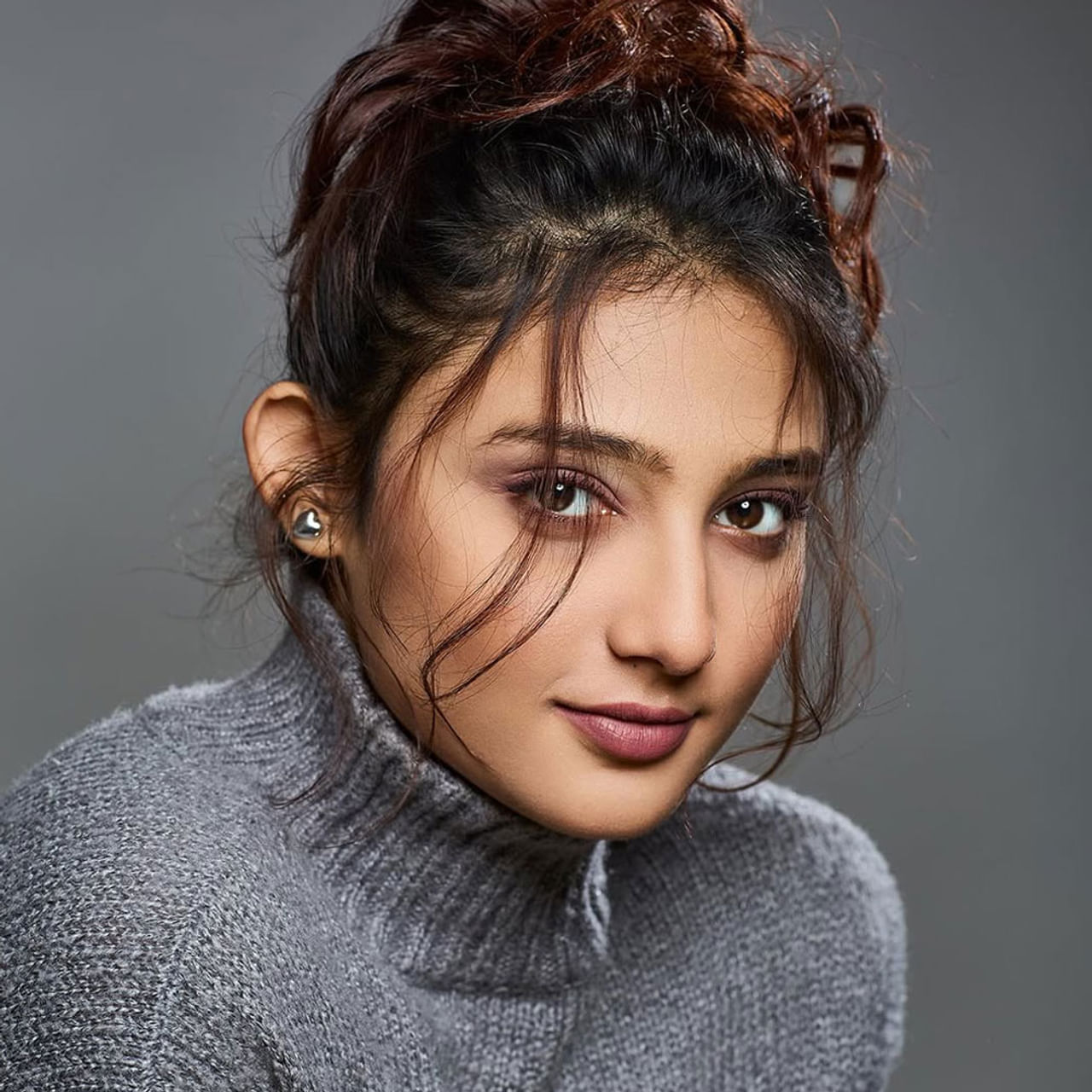 రితిక నాయక్.. ప్రస్తుతం టాలీవుడ్ ఇండస్ట్రీలో జోరు మీద దూసుకుపోతున్న హీరోయిన్. మాస్ కా దాస్ విశ్వక్ సేన్ నటించిన అశోకవనంలో అర్జున కళ్యాణం సినిమాతో తెలుగు తెరకు పరిచయమైంది. మొదటి సినిమాతోనే నటిగా మంచి మార్కులు కొట్టేసింది. 