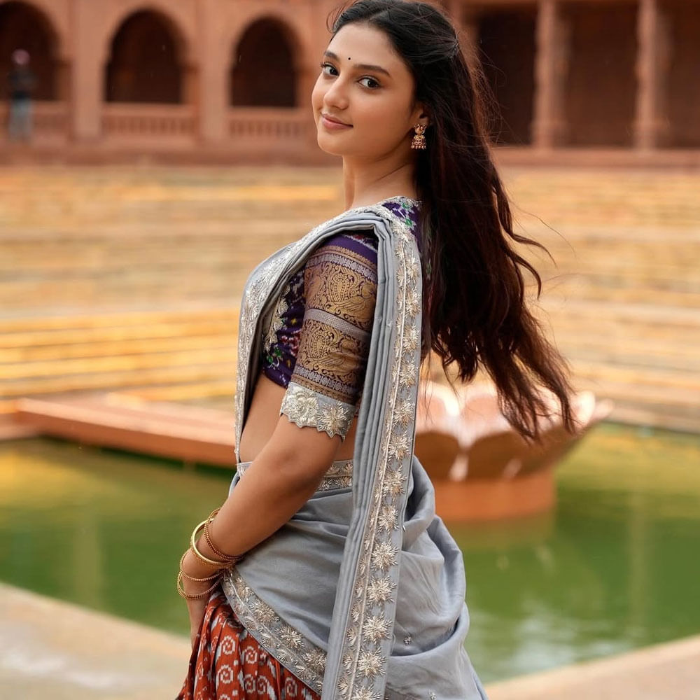  అలాగే గోపిచంద్ 33వ సినిమాలోనూ ఈ బ్యూటీ కనిపించనుందని టాక్. డైరెక్టర్ సంకల్ప్ రెడ్డి ఈ సినిమాను తెరకెక్కిస్తున్నారట.ఏడో శతాబ్దంలో జరిగిన ఓ యదార్థ సంఘటన ఆధారంగా ఈ సినిమాను రూపొందిస్తున్నారని సమాచారం. 