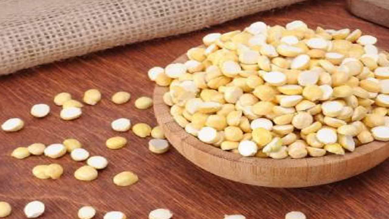 పుట్నాలపప్పులో పాస్ఫరస్ ఎక్కువగా ఉంటుంది. దీనిని తీసుకోవడం వల్ల బీపి కంట్రోల్ అవుతుంది. ఇది గుండె ఆరోగ్యాన్ని కాపాడుతుంది. ఎక్కువగా పాస్ఫరస్ తీసుకుంటే మీ బాడీలో రక్తపోటు తగ్గేందుకు హెల్ప్ అవుతుంది. బాడీలో జరిగే జీవ ప్రక్రియలలో పాస్ఫరస్  కీలక పాత్ర పోషిస్తుంది.