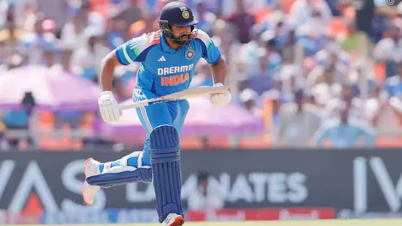 న్యూజిలాండ్ తో జరిగే మ్యాచ్ లో రోహిత్ శర్మ వన్డే క్రికెట్ లో రికార్డు సృష్టించే అవకాశం ఉంది. మాస్టర్ బ్లాస్టర్ సచిన్ టెండూల్కర్ ప్రస్తుతం వన్డే క్రికెట్‌లో కెప్టెన్‌గా అత్యధిక పరుగులు చేసిన రికార్డును కలిగి ఉన్నాడు. ఈ రికార్డును బద్దలు కొట్టాలంటే రోహిత్ శర్మ బాగా రాణించాలి.