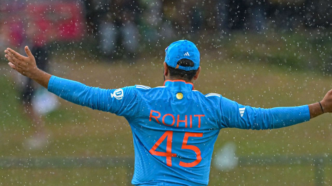 న్యూజిలాండ్ తో జరిగే మ్యాచ్ లో రోహిత్ శర్మ 68 పరుగులు చేస్తే, సచిన్ టెండూల్కర్ పేరిట ఉన్న రికార్డును బద్దలు కొడతాడు. సచిన్ టెండూల్కర్ 73 వన్డే మ్యాచ్‌లకు కెప్టెన్‌గా వ్యవహరించాడు. అతను 37.75 సగటుతో 2454 పరుగులు చేశాడు. అతను 6 సెంచరీలు, 12 అర్ధ సెంచరీలు చేశాడు.