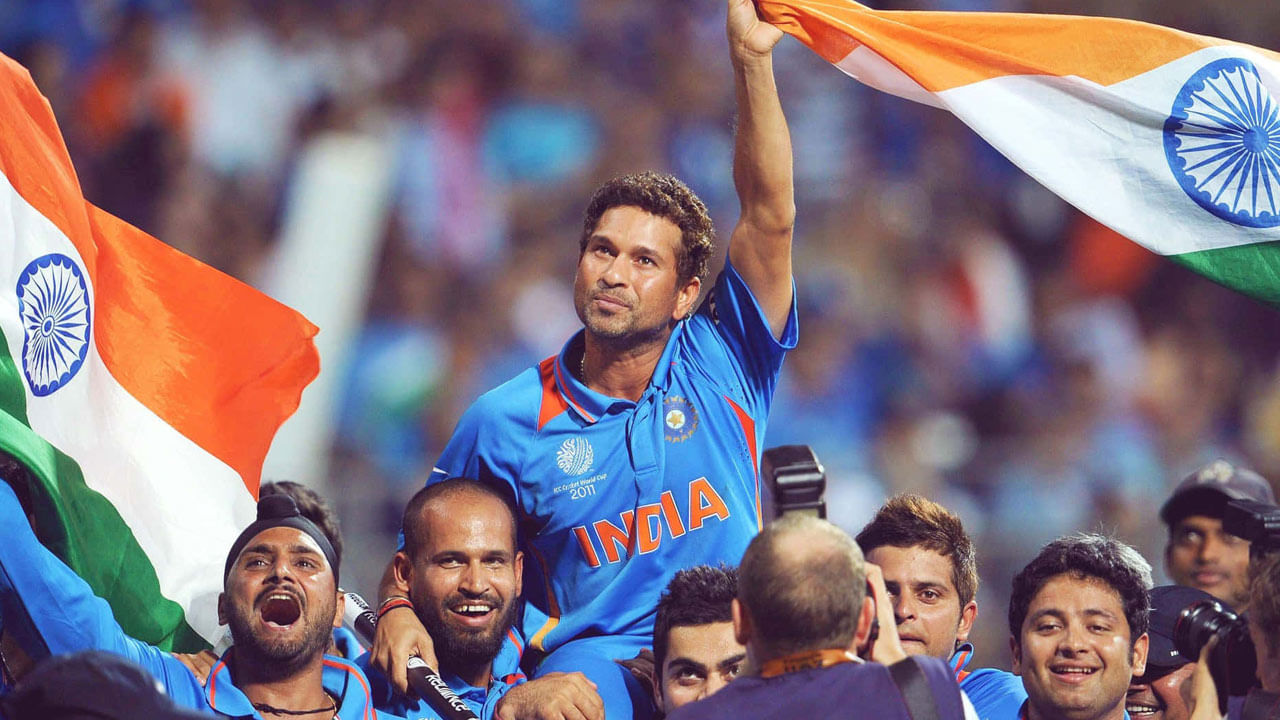 మహేంద్ర సింగ్ ధోనీ 6641 పరుగులతో, విరాట్ కోహ్లీ 5449 పరుగులతో, మహ్మద్ అజారుద్దీన్ 5239 పరుగులతో, సౌరవ్ గంగూలీ 5082 పరుగులతో, రాహుల్ ద్రవిడ్ 2658 పరుగులతో ఈ జాబితాలో అగ్రస్థానంలో ఉన్నారు. ఆ తర్వాత సచిన్, రోహిత్ వస్తారు.