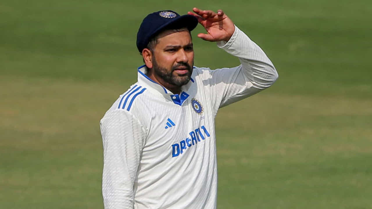 అయితే, రోహిత్ శర్మ ఛాంపియన్స్ ట్రోఫీలో బాగా రాణించడమే కాకుండా కెప్టెన్గా కూడా విజయం సాధించాడు. అందువల్ల, అతన్ని ఇప్పుడు టెస్ట్ జట్టు కెప్టెన్సీ నుంచి తొలగించడం తప్పుడు సందేశాన్ని పంపుతుందని బీసీసీఐ సెలక్షన్ కమిటీ నిర్ణయించింది.