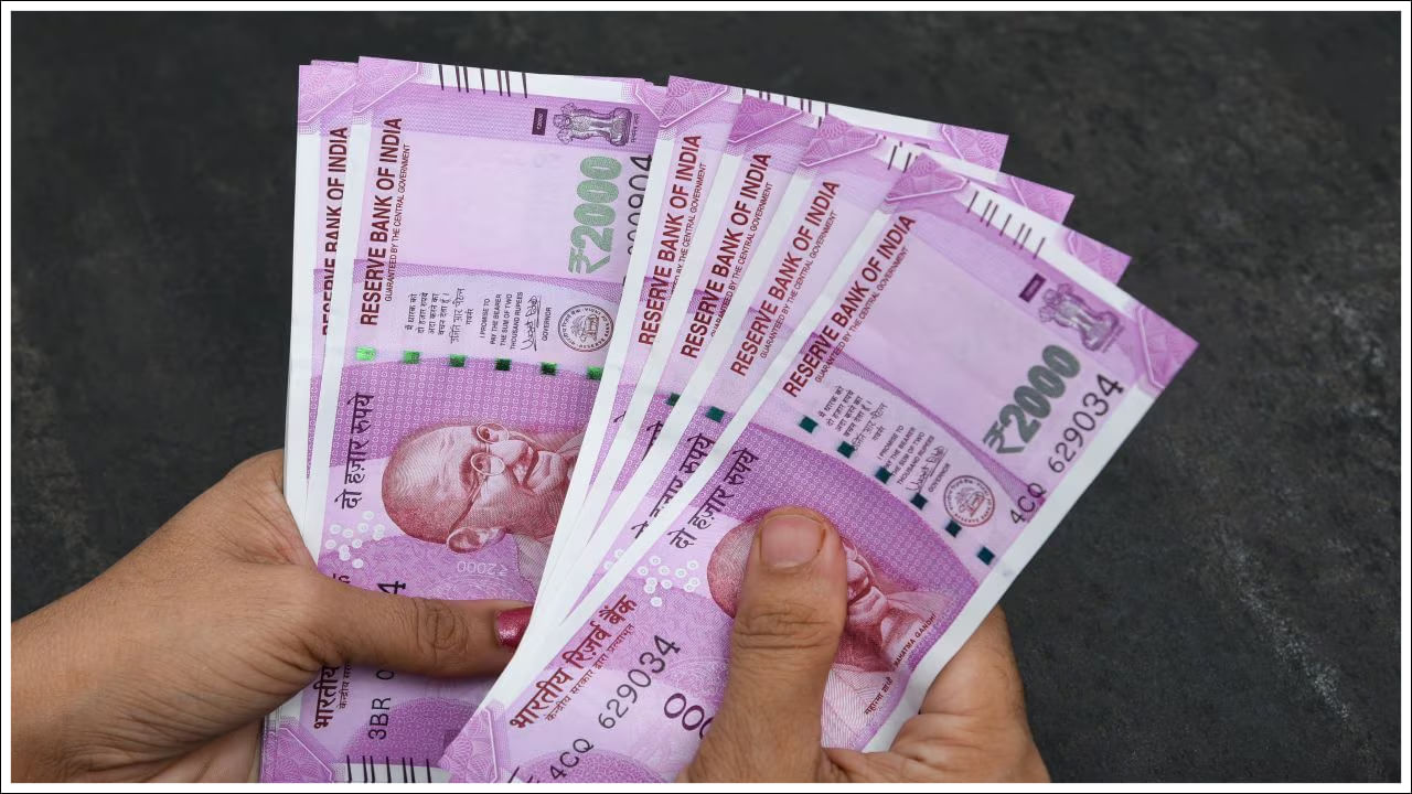 మే 19, 2023న వ్యాపారం ముగిసే సమయానికి చెలామణిలో ఉన్న రూ.2000 నోట్ల విలువ రూ. 3.56 లక్షల కోట్లుగా ఉండగా, ఫిబ్రవరి 28, 2025న వ్యాపారం ముగిసే సమయానికి ఇది రూ. 1.11 లక్షల కోట్లకు పడిపోయింది. అది రూ.6,471 కోట్లకు తగ్గింది. ఈ విధంగా మే 19, 2023 నాటికి చెలామణిలో ఉన్న రూ. 2000 నోట్లలో 98.18 శాతం తిరిగి వచ్చాయని సెంట్రల్ బ్యాంక్ ఒక ప్రకటనలో తెలిపింది.