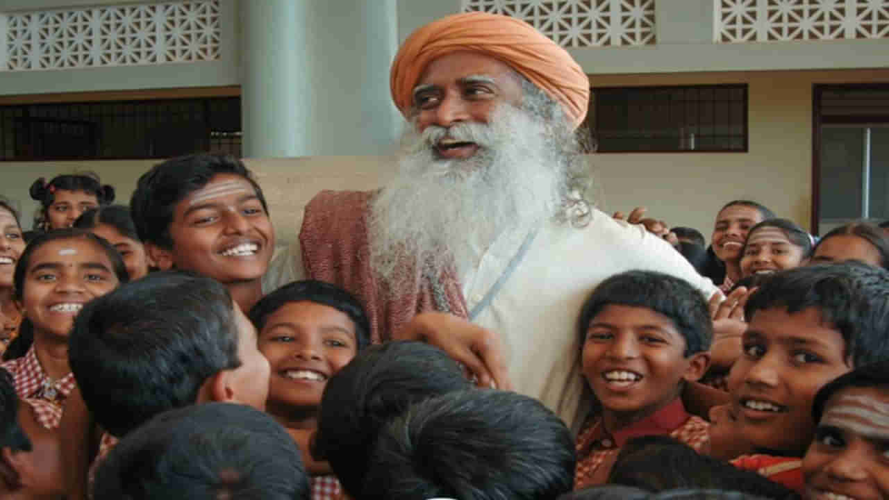 మీ ఇంట్లో ఈ 3 ఉండకూడదు.. పిల్లల పెంపకంలో సద్గురు ఇస్తున్న 7 సలహాలు