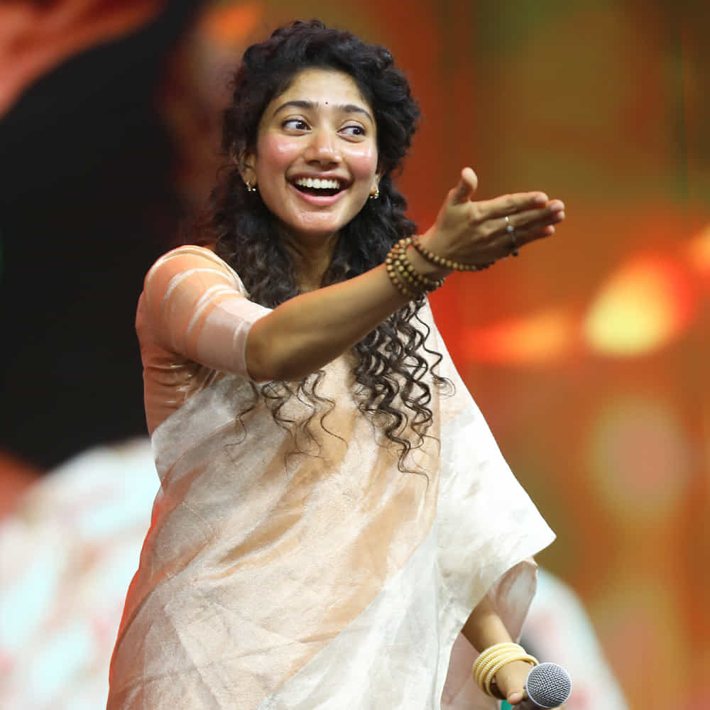 ఆ మధ్య కాస్త గ్యాప్ తీసుకున్న లేడీ పవర్స్టార్ సాయిపల్లవి ఇప్పుడు ఫుల్ ఫార్మ్ లో ఉన్నారు. అమరన్ మూవీ మీద ప్రీ రిలీజ్ టైమ్లో పెద్దగా బజ్ లేదు. కానీ, సినిమా రిలీజ్ అయ్యాక మొత్తం క్రెడిట్ అంతా మూటగట్టుకుని పట్టుకెళ్లిపోయారు సాయిపల్లవి.