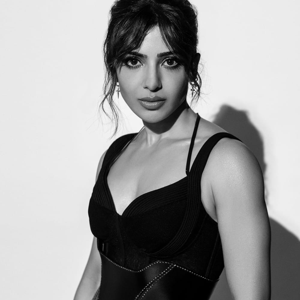 సినిమాలు చేయట్లేదు.. ఈ మధ్య బయట పెద్దగా కనిపించట్లేదు.. అభిమానులతో కనెక్షన్ కట్ అయిపోయిందేమో అనుకుంటారేమో..? అదే క్రేజ్.. అదే ఇమేజ్ అంటున్నారు సమంత. 