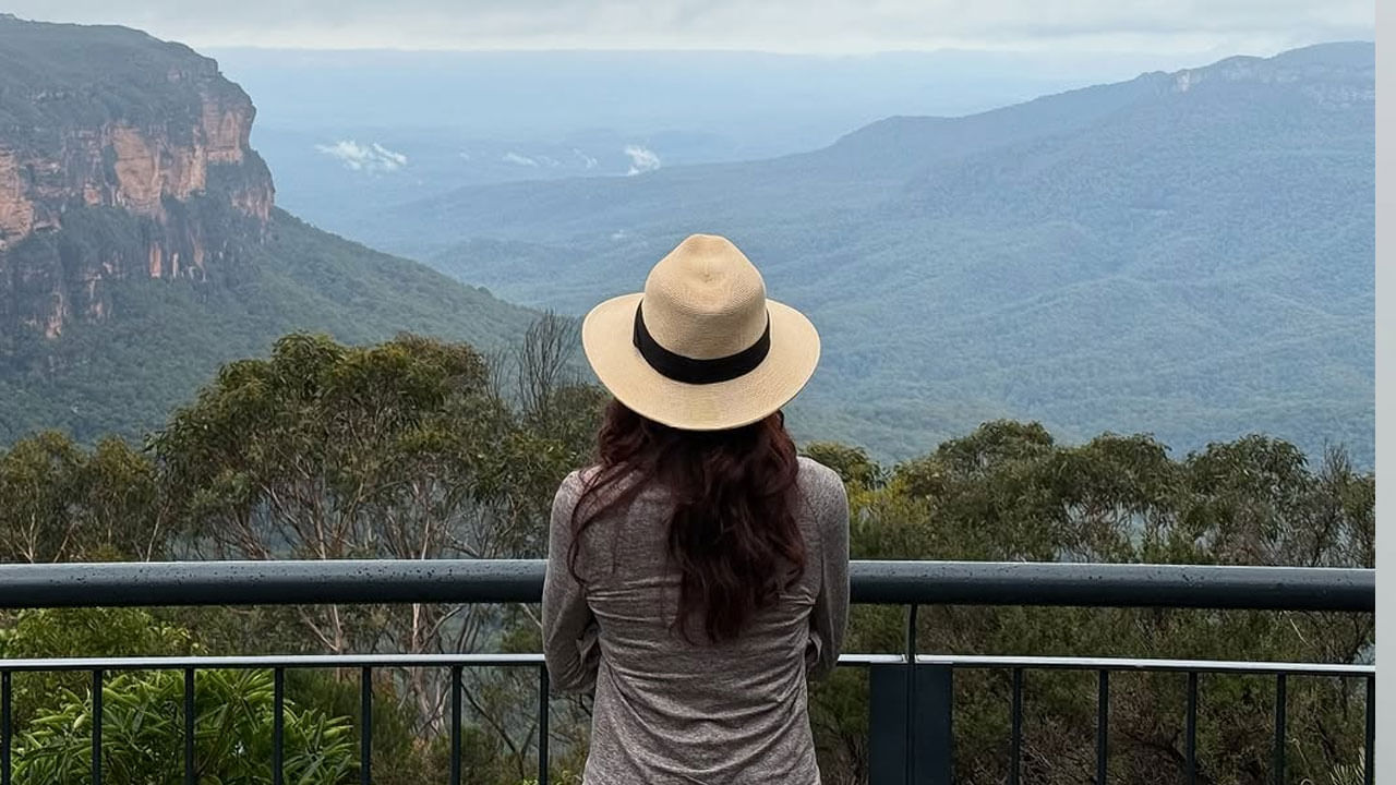 ఇక మయోసైటీస్ వ్యాధి బారినపడిన తర్వాత సమంత చాలా రోజుల పాటు సినిమాలకు బ్రేక్ ఇచ్చింది. ఇక సెకండ్ ఇన్నింగ్స్ స్టార్ట్ చేసి వరస వెబ్ సిరీస్‌లతో దూసుకెళ్తుంది. ఇక ఎప్పుడూ సోషల్ మీడియాలో చాలా యాక్టివ్‌గా ఉంటుంది సమంత.