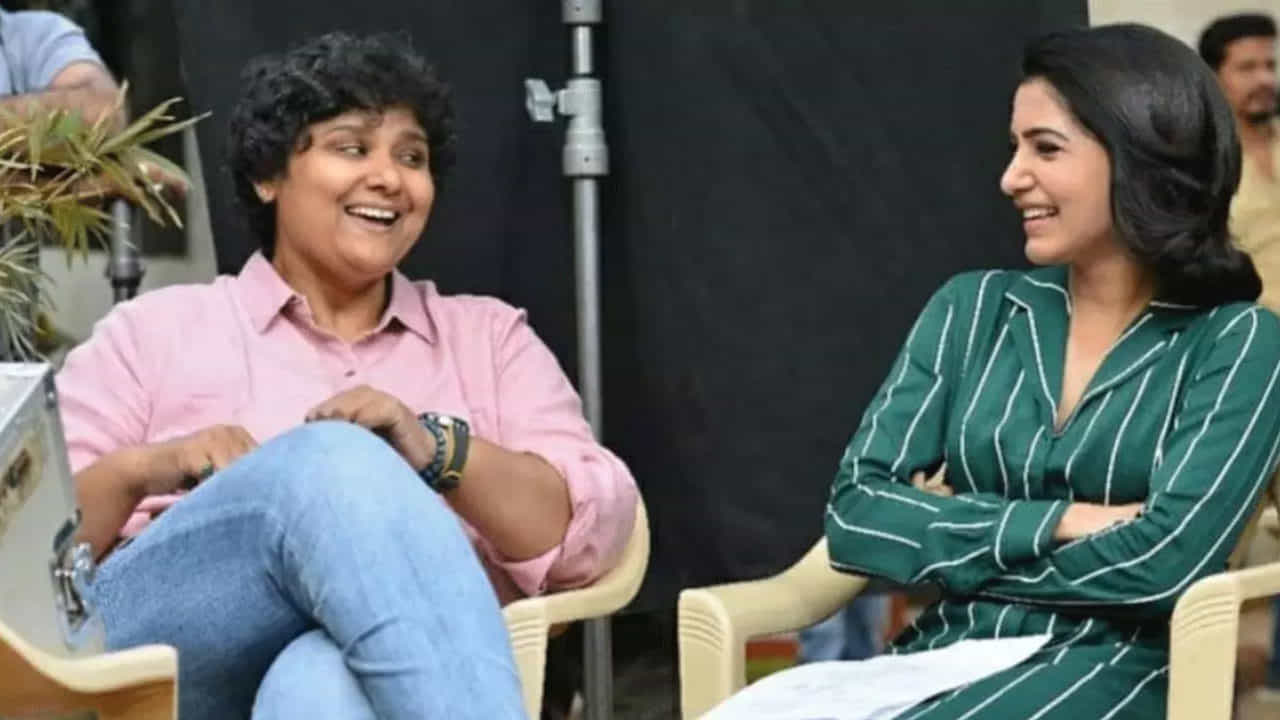 ఇక నందిని రెడ్డి, సమంత మంచి స్నేహితులు. వీరు వీలైనప్పుడు కలిసి పార్టీలు చేసుకుంటారు. అయితే తాజాగా దర్శకురాలు నందిని రెడ్డి సమంతకు సంబంధించిన ఓ ఇంట్రెస్టింగ్ సీక్రెట్ తెలిపింది. సామ్ డేరింగ్ స్టెప్ తీసుకుందంటూ సమంతకు సంబంధించిన కొన్ని విషయాలను అభిమానులతో పంచుకుంది.