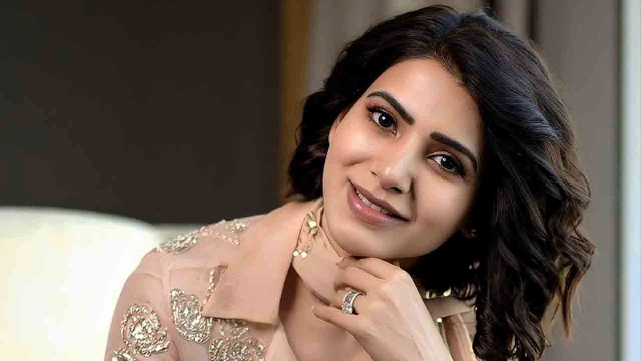 స్టార్ హీరోయిన్ సమంత‌కు సంబంధించిన అనేక వార్తలు ఎప్పుడూ సోషల్ మీడియాలో వైరల్ అవుతూనే ఉంటాయి. ముంఖ్యంగా నాగచైతన్య, సమంత ప్రేమ వివాహం చేసుకొని, పెళ్లైన నాలుగు సంవత్సరాలకే ఇద్దరీ అంగీకారంతో విడాకులు తీసుకొని విడిపోయిన విషయం తెలిసిందే. వీరి డివోర్స్ తర్వాత అటు చైతూ, ఇటు సామ్‌కు సంబంధించిన అనేక గాసిప్స్ నెట్టింట వైరల్ అయ్యాయి.