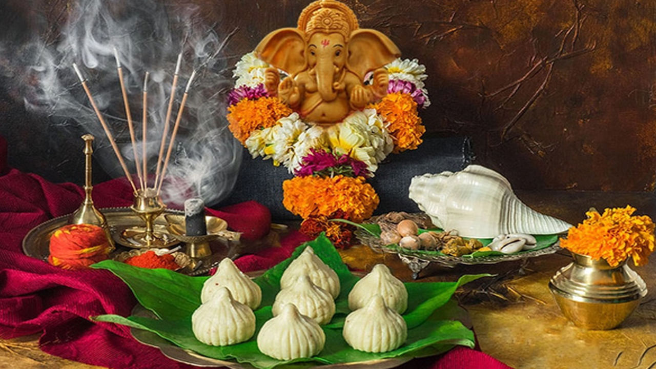 Sankatahara Chaturthi: సంకటహర చతుర్థి రోజున గణపతి అనుగ్రహం కోసం ఈ వస్తువులు దానం చేయండి.. సుఖ సంతోషాలు మీ సొంతం..