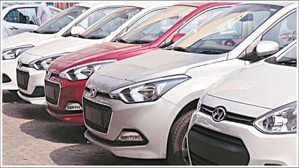 Second Hand Cars: మీ పాత కారు అమ్మేస్తున్నారా? మంచి ధర రావాలంటే ఈ ట్రిక్స్ మీ కోసం!