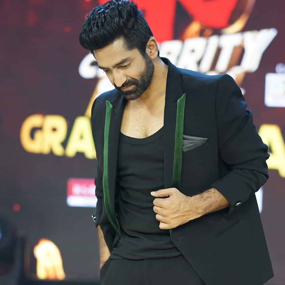 మొన్నటికి మొన్న డాకూ మహారాజ్లో దబిడి దిబిడి స్టెప్స్ బాగా ట్రోల్ అయ్యాయి. బాలయ్య డై హార్డ్ ఫ్యాన్స్ సైతం ఏంటీ స్టెప్పులు అంటూ కాస్త నిట్టూర్చారు. ఇవన్నీ ఒకెత్తు అయితే.. తాజాగా రాబిన్ హుడ్లో కేతిక శర్మ కోసం శేఖర్ మాస్టర్ కంపోజ్ చేసిన స్టెప్పులు బాగా చర్చనీయాంశం అవుతున్నాయి.