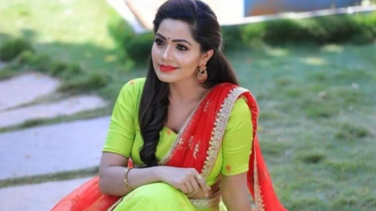 ఇక ఈ ఫొటోస్ చూసిన నెటిజన్స్ ఏంటీ శోభ శెట్టి మోహంలో కలే లేదు, అసలేమైంది అంటూ కామెంట్స్ చేస్తున్నారు. ప్రస్తుతం ఈ ఫొటోస్ నెట్టింట తెగ వైరల్ అవుతున్నాయి.