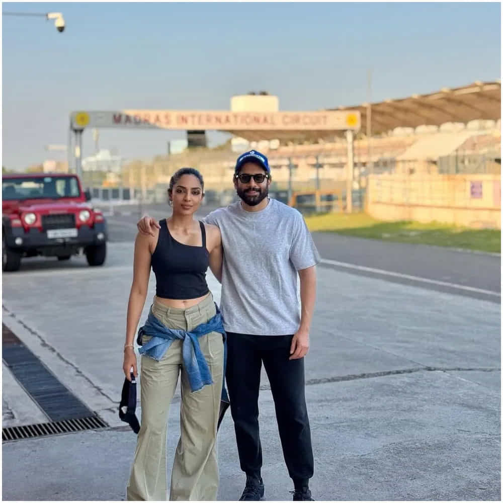 ప్రస్తుతం సోషల్ మీడియాలో చక్కర్లు కొడుతున్న ఆ కపూల్ మరెవరో కాదు. అక్కినేని నాగచైతన్య, హీరోయిన్ శోభితా ధూళిపాళ్ల. నాగ చైతన్యకు రేసింగ్ అంటే చాలా ఇష్టం. వారు తరచుగా దీనికి సంబంధించిన ఫోటోలను పంచుకుంటారు. వారి దగ్గర చాలా సూపర్ కార్లు కూడా ఉన్నాయి.