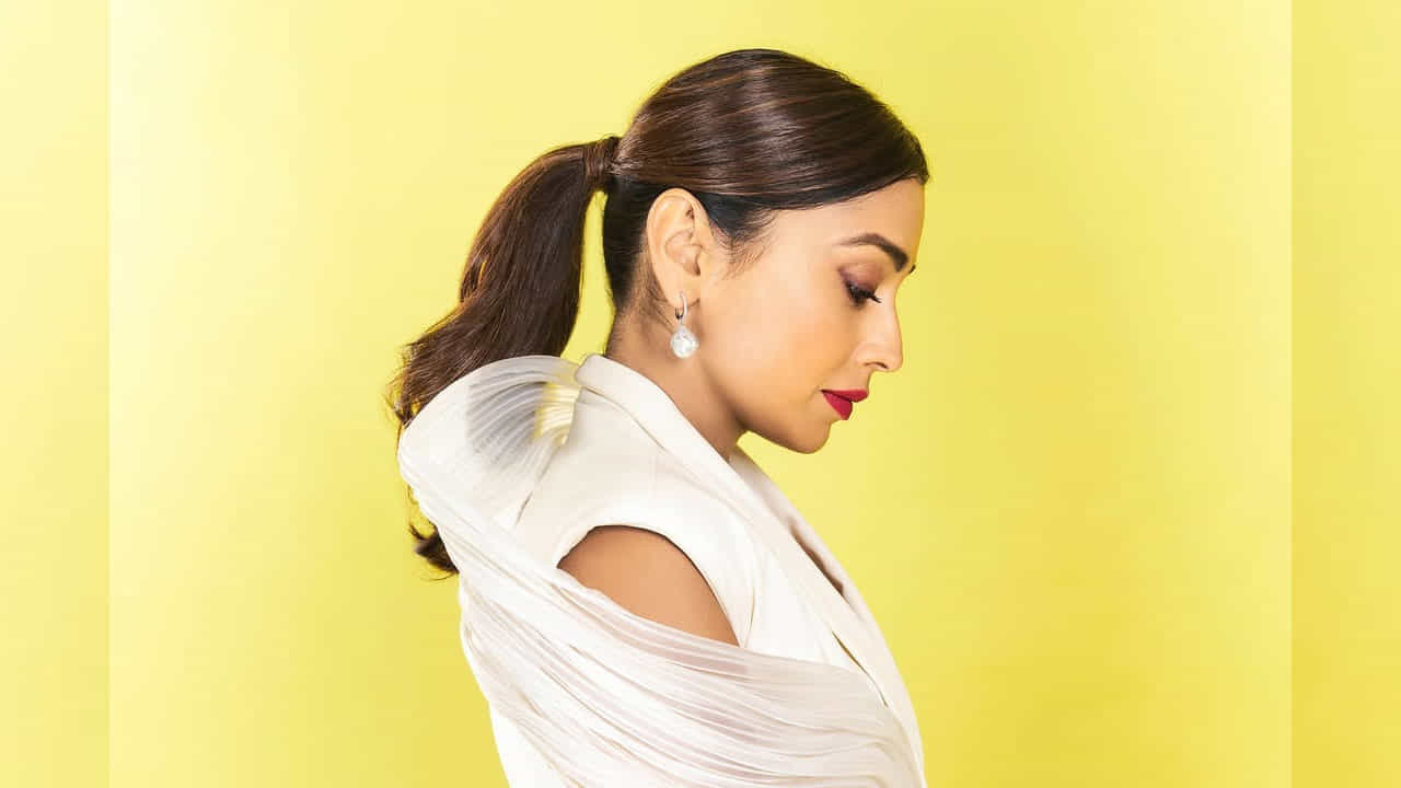 నేనున్నాను, నువ్వే నువ్వే వంటి సినిమాలతో మంచి ఫేమ్ సంపాదించుకున్న చిన్నది శ్రీయ శరన్. ఈ నటి ఆ రోజుల్లో తన నటనతో టాలీవుడ్నే షేక్ చేసింది. ఈ బ్యూటీ అంటే చాలా మందికి ఇష్టం.