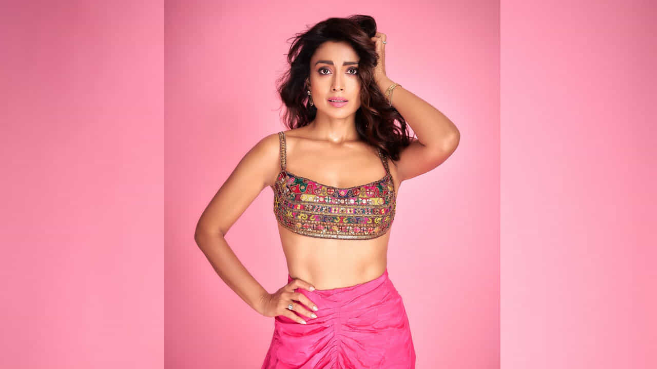 టాలీవుడ్ సీనియర్ నటి శ్రీయా శరన్ గురించి ప్రత్యేకంగా చెప్పాల్సిన పని లేదు. అందం, అభినయం ఈ ముద్దుగుమ్మ సొంతం. ఒకప్పుడు వరస సినిమాలతో మంచి ఫేమ్ సంపాదించుకుంది ఈ చిన్నది.