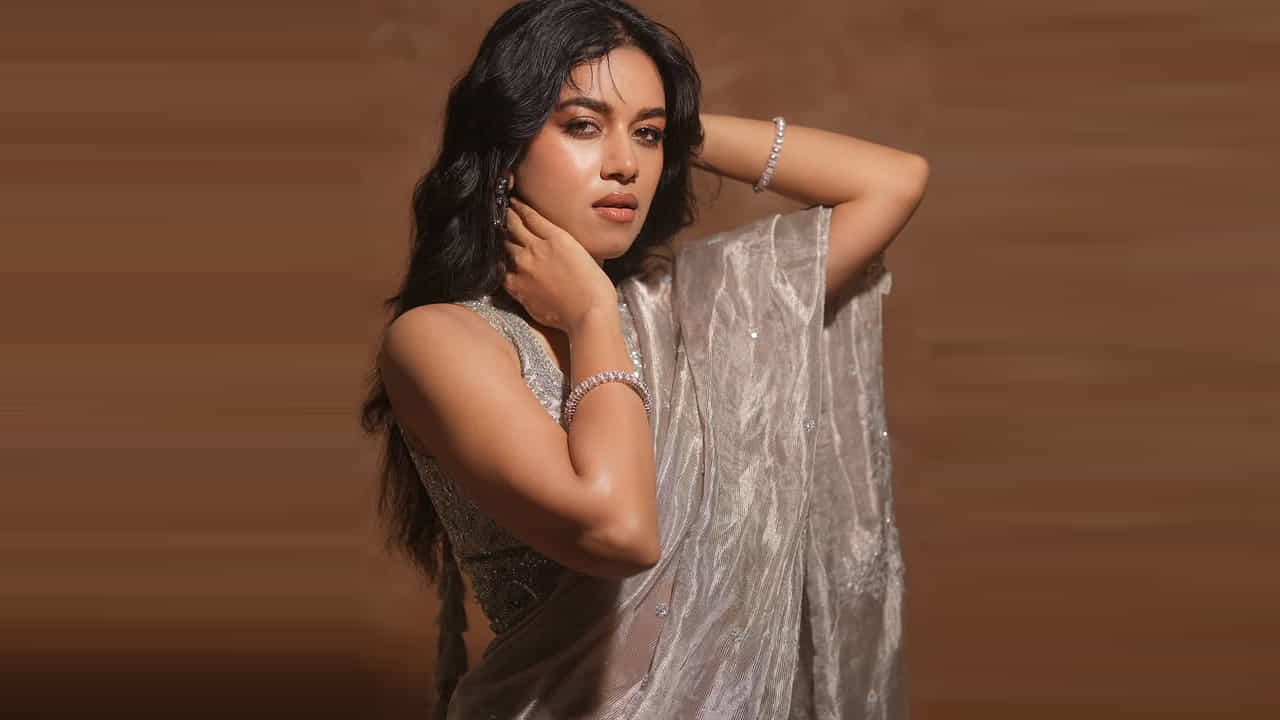 ఆలా 2019లో సూపర్ డీలక్స్ అనే ఓ తమిళ చిత్రంలో ఏలియన్ అమ్మాయిగా సినీ అరంగేట్రం చేసింది ఈ వయ్యారి భామ. తర్వాత అదే ఏడాది వరుణ్ తేజ్ గద్దలకొండ గణేష్ చిత్రంలో ప్రధాన పాత్రలో నటించి తెలుగు తెరకు పరిచయం అయింది.