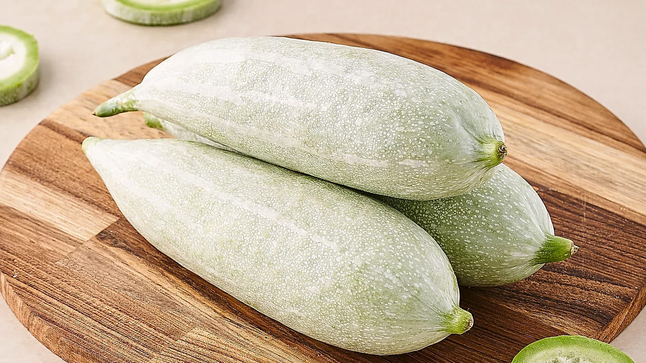 అలాగే గుండె జబ్బులు ఉన్నవారికి కూడా ఈ కాయలు ఎంతో మంచివి. హార్ట్ ఎటాక్లు రాకుండా గుండెను ఆరోగ్యంగా ఉంచుతాయి. కాల్షియం అధికంగా ఉంటుంది. దీంతో ఎముకలు దృఢంగా మారుతాయి. దీంతో కామెర్లు తగ్గుతాయి. వీటిని ధనియాలతో కలిపి తీసుకోవడం వల్ల కామెర్లు త్వరగా నయం అవుతాయి.