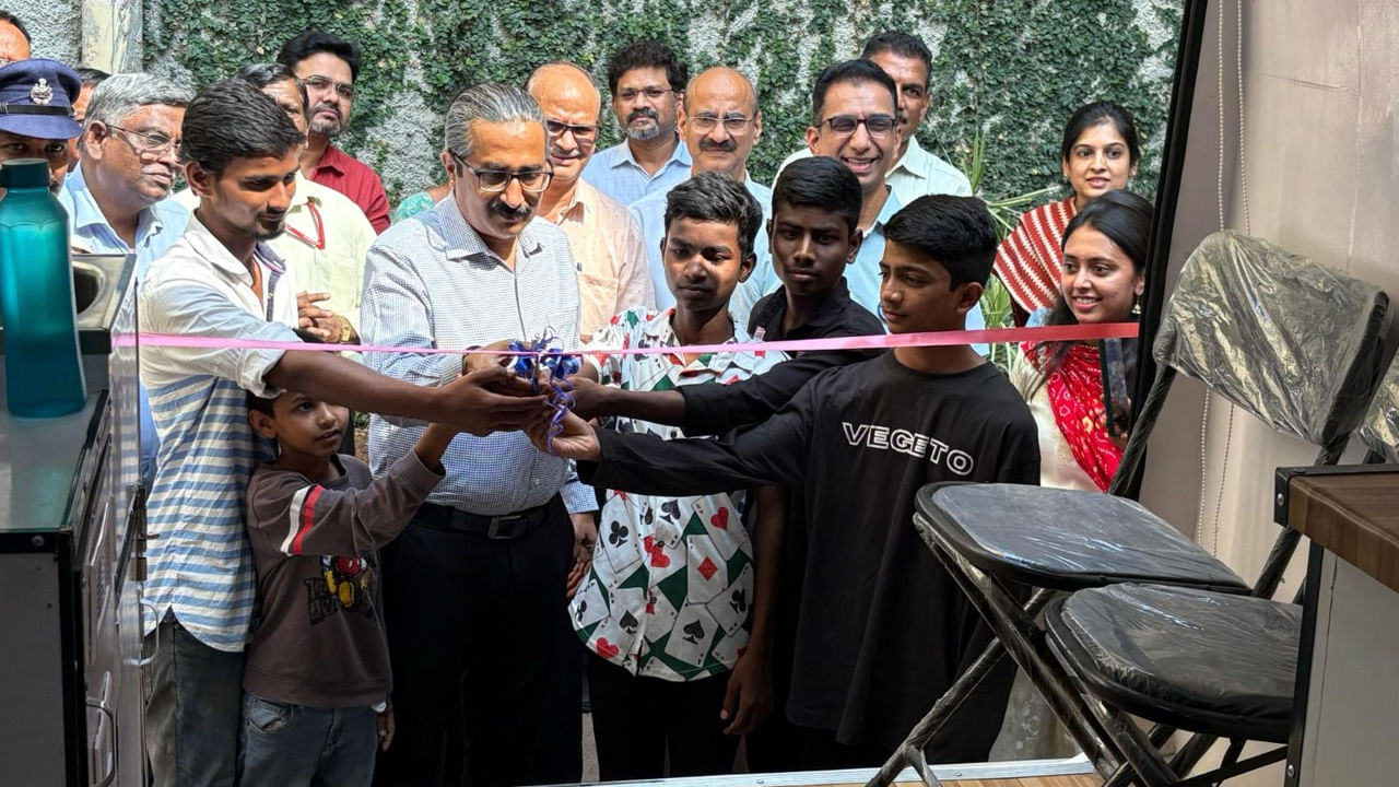 సెక్యూరిటీ ప్రింటింగ్ & మింటింగ్ కార్పొరేషన్ ఆఫ్ ఇండియా లిమిటెడ్ తన కార్పోరేట్‌ సోషల్‌ రెస్పాన్స్‌బులిటీలో భాగంగా రోహిణి ఫౌండేషన్‌కు మొబైల్ డెంటల్ వ్యాన్‌ను సమకూర్చింది. 
