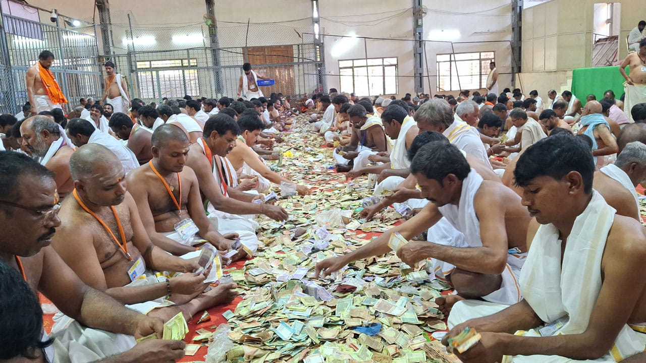 రికార్డులన్నీ బ్రేక్.. శ్రీశైలం మల్లన్నకు భారీగా హుండీ ఆదాయం.. కేవలం 16 రోజుల్లోనే..