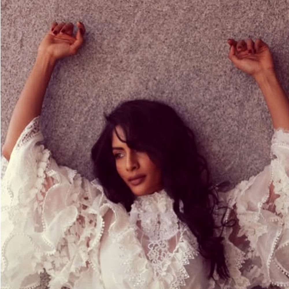 శ్రియ రెడ్డి  టెలివిజన్ ప్రెజెంటర్, వీడియో జాకీగా కెరీర్ మొదలు పెట్టింది. ఈ చిన్నది ప్రధానంగా తమిళం, తెలుగు సినిమాల్లో పనిచేస్తుంది. ఆమె తండ్రి మాజీ భారత టెస్ట్ క్రికెటర్ భరత్ రెడ్డి. చెన్నైలోని గుడ్ షెపర్డ్ స్కూల్‌లో చదువుకుని, ఆ తర్వాత ఎతిరాజ్ కాలేజీలో డిగ్రీ పూర్తి చేసింది.