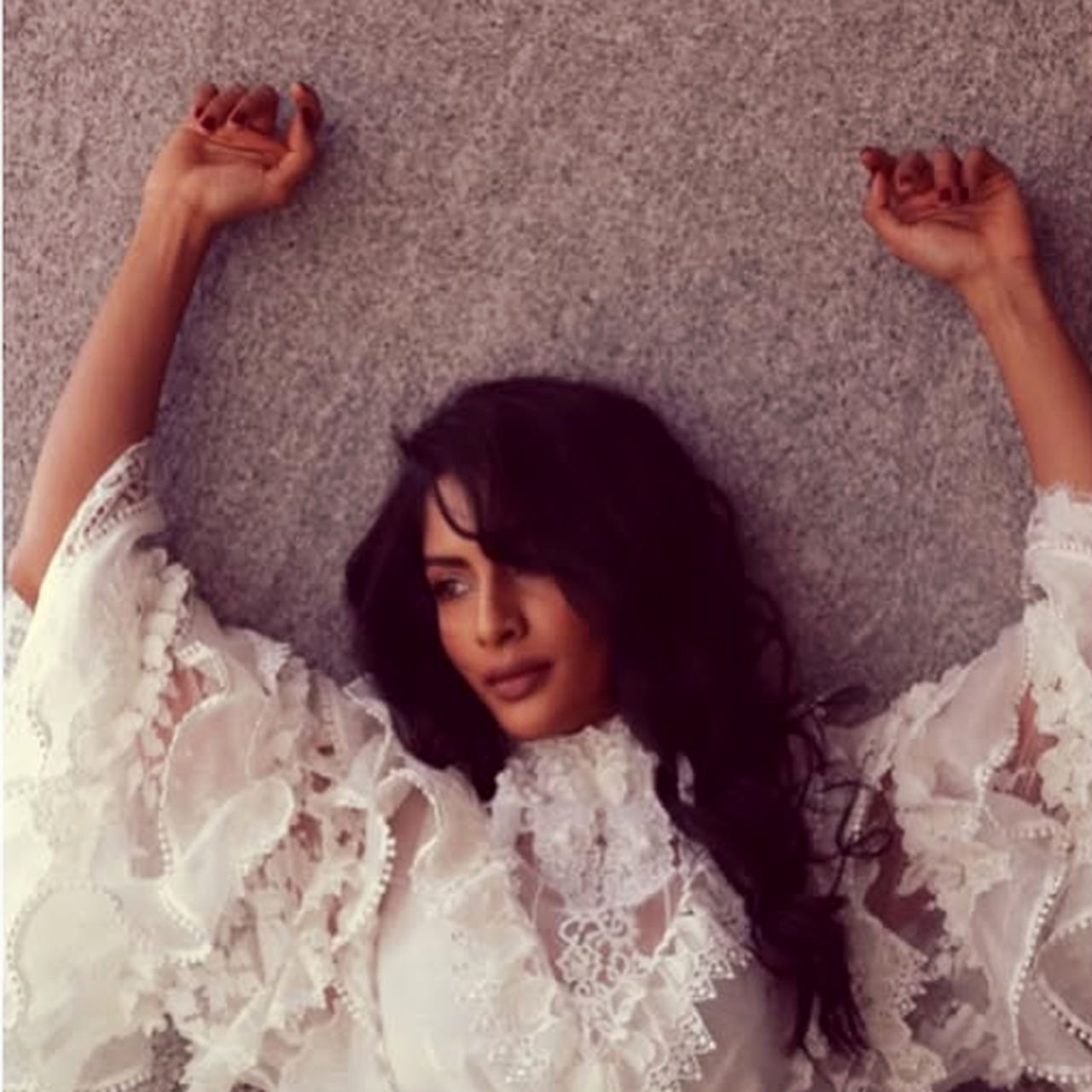 శ్రియ రెడ్డి  టెలివిజన్ ప్రెజెంటర్, వీడియో జాకీగా కెరీర్ మొదలు పెట్టింది. ఈ చిన్నది ప్రధానంగా తమిళం, తెలుగు సినిమాల్లో పనిచేస్తుంది. ఆమె తండ్రి మాజీ భారత టెస్ట్ క్రికెటర్ భరత్ రెడ్డి. చెన్నైలోని గుడ్ షెపర్డ్ స్కూల్‌లో చదువుకుని, ఆ తర్వాత ఎతిరాజ్ కాలేజీలో డిగ్రీ పూర్తి చేసింది.