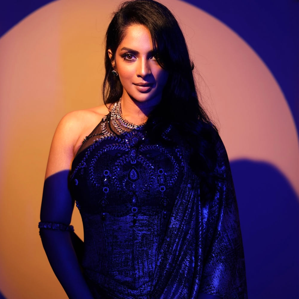 శ్రియ రెడ్డి..  టెలివిజన్ ప్రెజెంటర్, వీడియో జాకీ గా చేసి మంచి గుర్తింపు తెచ్చుకుంది. ఈ అమ్మడు ఎక్కవగా తమిళం, తెలుగు సినిమాల్లో నటించింది. అంతే కాదు మాజీ భారత టెస్ట్ క్రికెటర్ భరత్ రెడ్డి కుమార్తె ఆమె . శ్రియ తన నటనా జీవితాన్ని ప్రారంభించే  వీడియో జాకీగా పనిచేసింది.