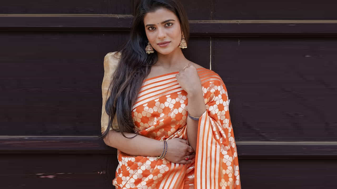 తిరుపతిలోని శ్రీ విద్యానికేతన్ ఇంటర్నేషనల్ స్కూల్‌లో, చెన్నైలోని హోలీ ఏంజెల్స్ ఆంగ్లో ఇండియన్ హయ్యర్ సెకండరీ స్కూల్‌లో చదివింది.తమిళనాడులో చెన్నైలోని ఇతిరాజ్ కాలేజ్ ఫర్ ఉమెన్‌ నుంచి బి.కామ్ లో డిగ్రీ పట్ట పొందింది ఈ వయ్యారి భామ.