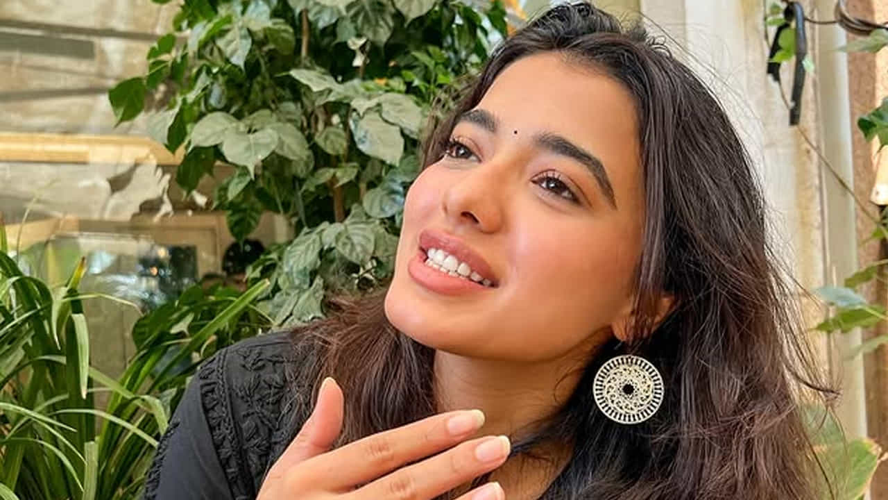 తర్వాత లక్ష్య, రంగ రంగ వైభవంగా అనే చిత్రాల్లో హీరోయిన్ గా చేసింది. అయితే ఈ రెండు చిత్రాలు ఆకట్టుకోలేకపోయాయి. పవన్ కళ్యాణ్, సాయి ధరమ్ తేజ్ ప్రధాన పాత్రల్లో వచ్చిన బ్రో సినిమాలో కథానాయకిగా కనిపించింది.దీనికి పాజిటివ్ టాక్ వచ్చింది. ప్రస్తుతం శ్రీవిష్ణుకి జోడిగా #సింగల్ సినిమాలో నటిస్తుంది. అలాగే నితిన్ రాబిన్హుడ్లో స్పెషల్ సాంగ్లో అలరించనుంది.