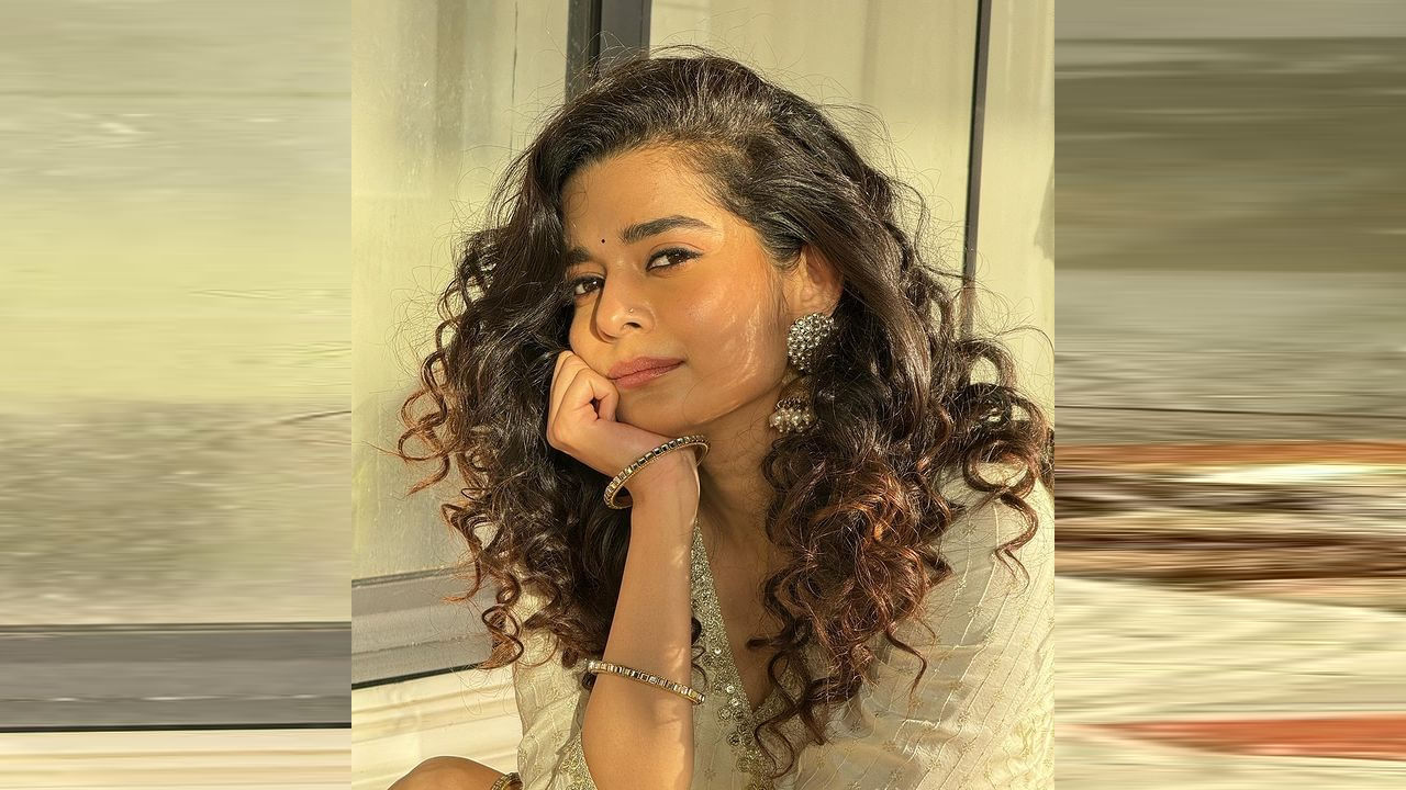 హయ్యర్ సెకండరీలో సైన్స్ అభ్యసించినప్పటికీ బాంద్రాలోని MMK కాలేజీలో బ్యాచిలర్స్ ఆఫ్ మాస్ మీడియా (BMM)ని ఎంచుకుంది. 2013లో గ్రాడ్యుయేషన్ పూర్తి చేసిన తర్వాత క్వాసర్ థియేటర్ ప్రొడక్షన్స్ కి చెందిన క్వాసర్ పదమ్‌సీకి తన మొదటి ఆడిషన్ ఇచ్చింది.