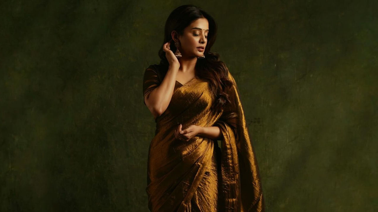 2003 ఎవరే అతగాడు అనే తెలుగు సినిమాలో కథానాయకిగా చలనచిత్ర అరంగేట్రం చేసింది. తర్వాత తెలుగులో ఎన్నో హిట్ చిత్రాల్లో నటించి స్టార్ హీరోయిన్ హోదాకు ఎదిగింది. ప్రస్తుతం లేడీ ఓరియంట్ చిత్రాలతో అదరగొడుతుంది. 