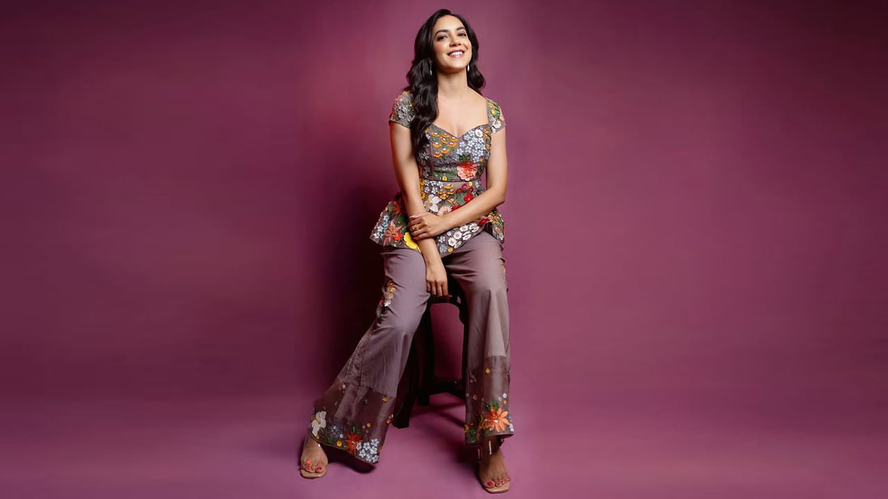 2016 పెళ్లి చూపులు చిత్రంతో తొలిసారి హీరోయిన్ గా నటించి ఆకట్టుకుంది. ఈ సినిమాకి ఉత్తమ నటిగా నంది అవార్డు, సౌత్ ఉత్తమ నటిగా ఫిల్మ్‌ఫేర్ క్రిటిక్స్ అవార్డును అందుకుంది. తర్వత కేశవ, వరుడు కావలెను, ఒకే ఒక జీవితం వంటి హిట్ చిత్రాల్లో నటించింది. 2024లో స్వాగ్ అనే సినిమాలో ఆకట్టుకుంది. తాజాగా మజకాతో మరో హిట్ అందుకుంది.